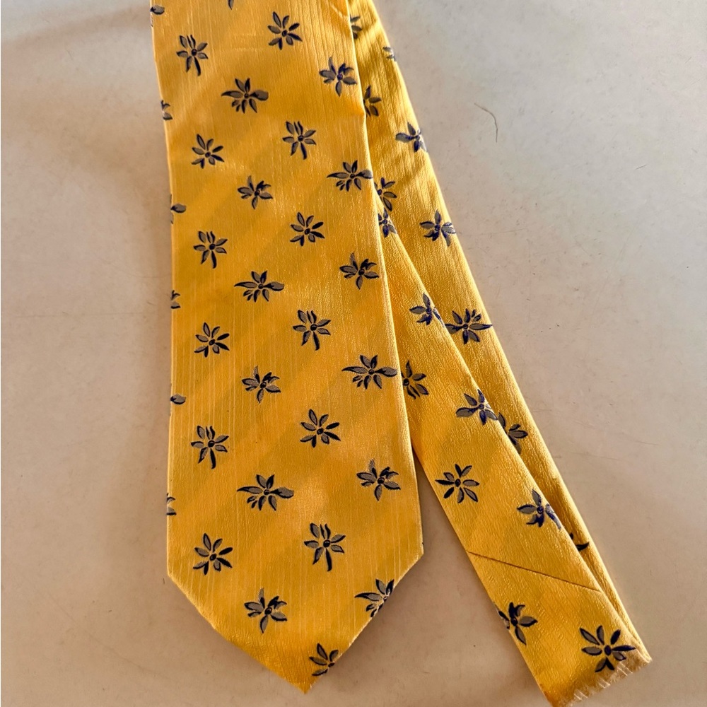 Renoma Paris silk tie in a yellow with blue floral patterns